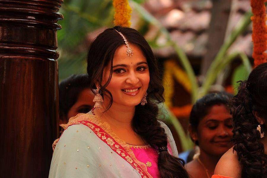 Anushka Size Zero Movie Stills