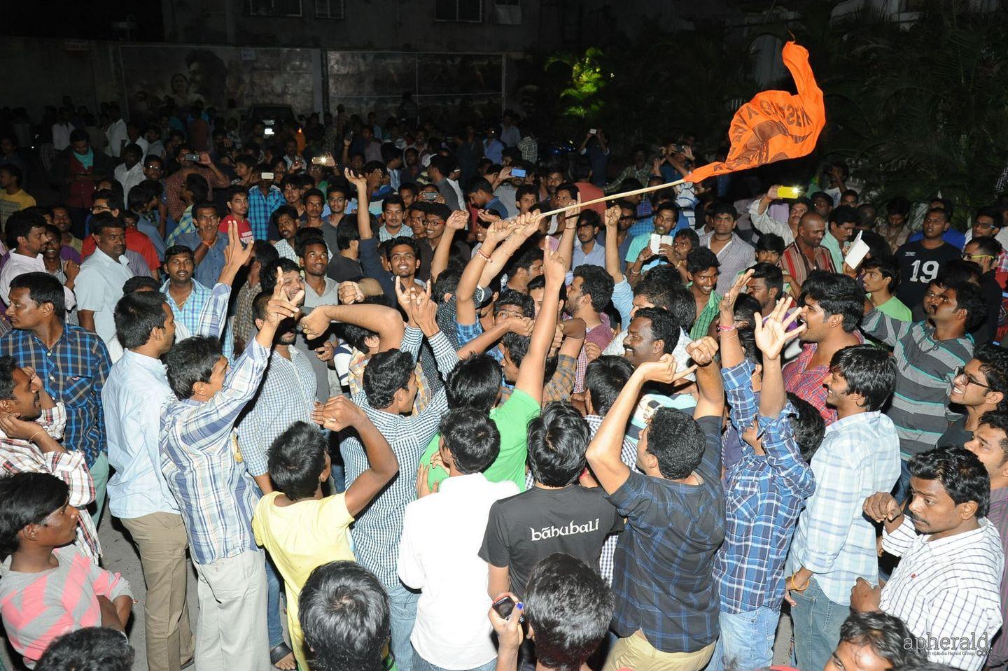 Baahubali Hangama In Sriramulu Theater