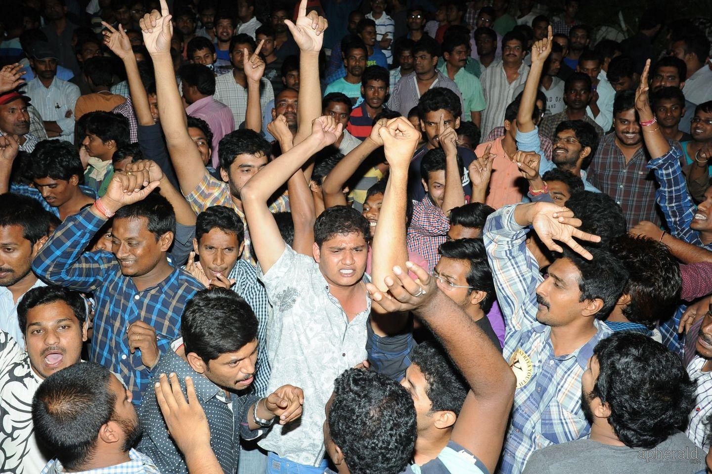 Baahubali Hangama In Sriramulu Theater