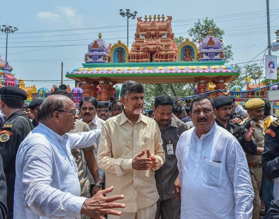 Babu Visits Rajahmundry Pushakaram Victims