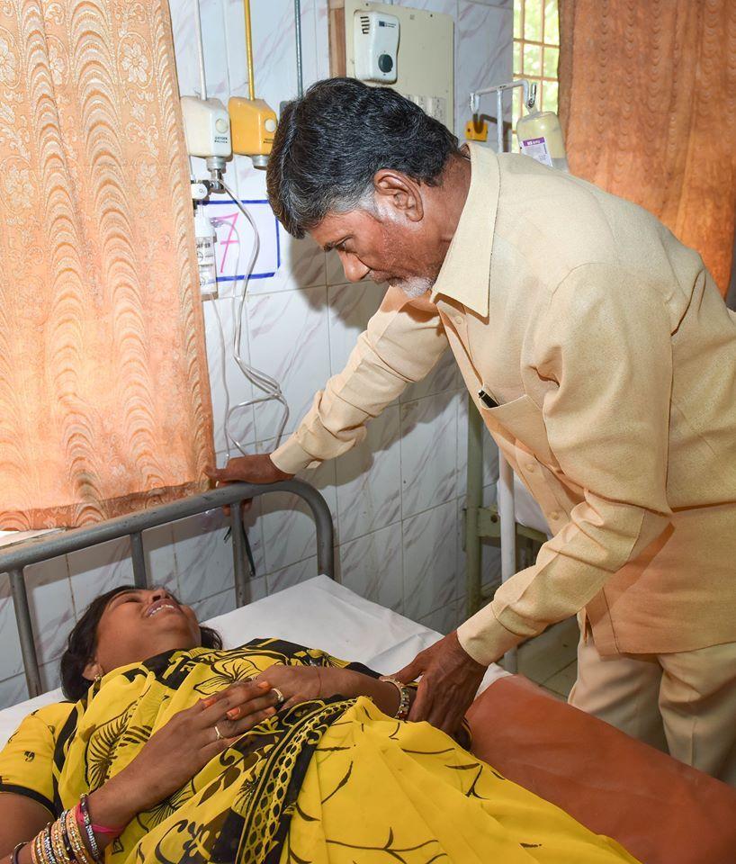 Babu Visits Rajahmundry Pushakaram Victims