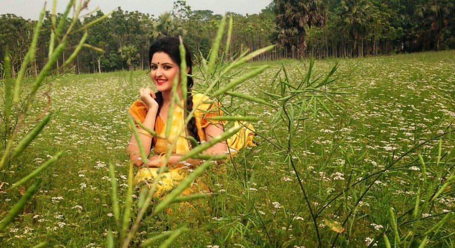 Bangladesh Actress Pori Moni Rare & Unseen Photos