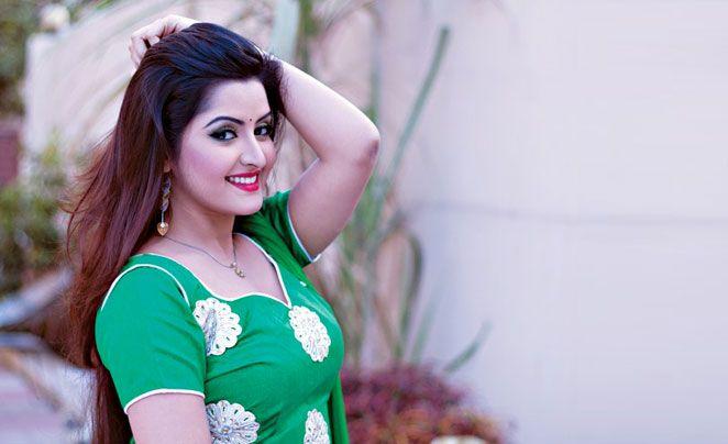 Bangladesh Actress Pori Moni Rare & Unseen Photos