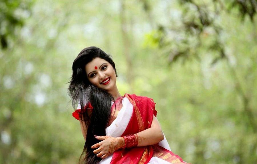 Bangladesh Actress Pori Moni Rare & Unseen Photos