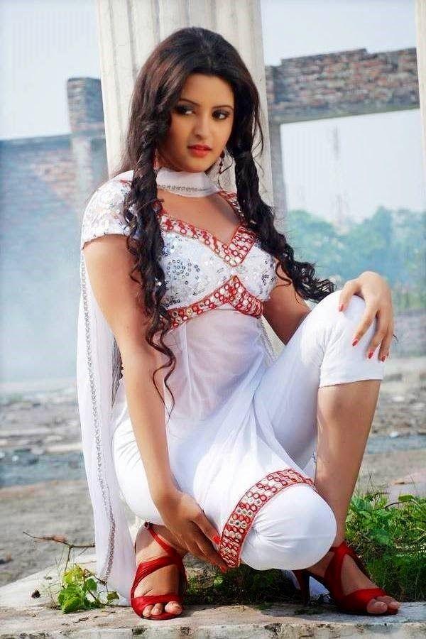 Bangladesh Actress Pori Moni Rare & Unseen Photos