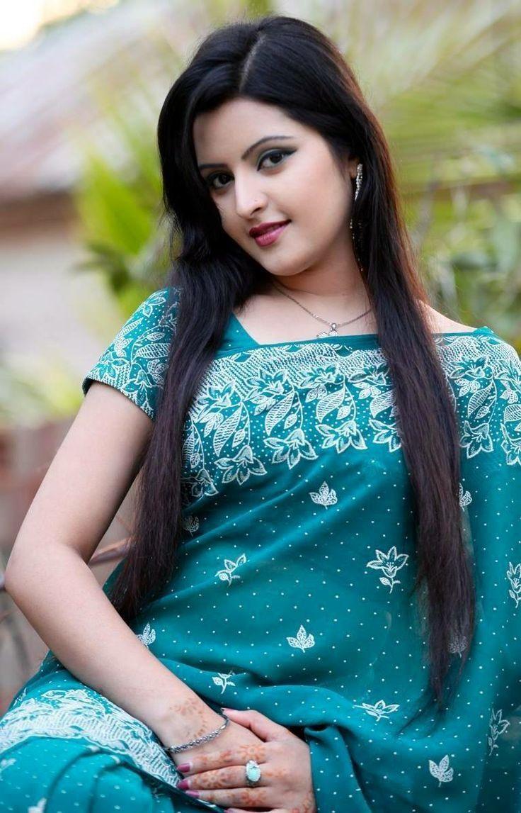 Bangladesh Actress Pori Moni Rare & Unseen Photos