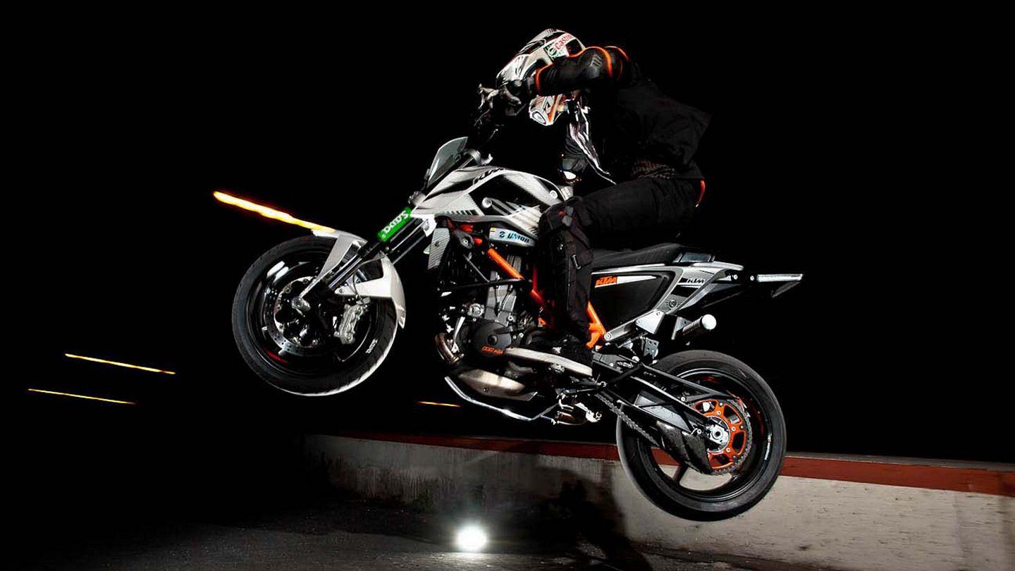 Bike Stunting Photos