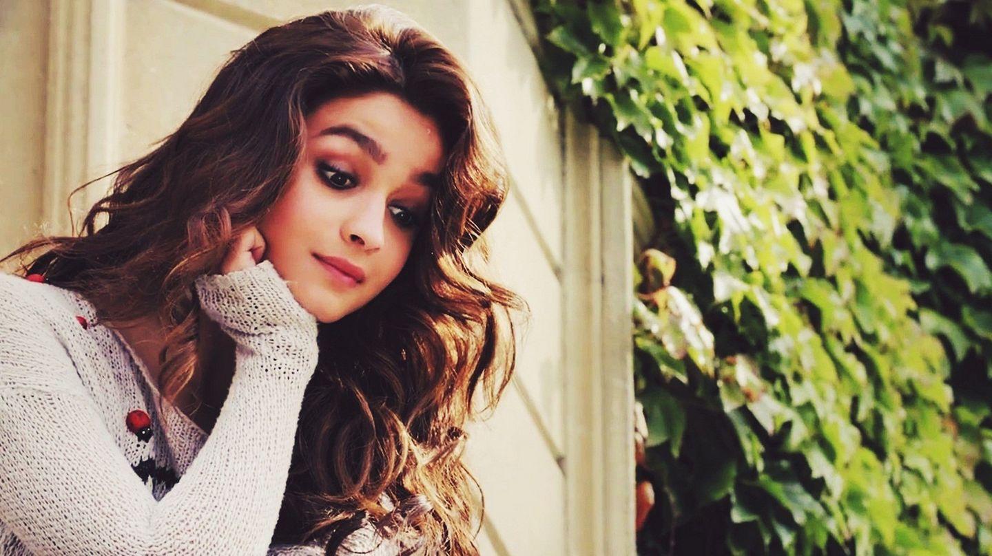 Birthday Special: Alia Bhatt Rare & Unseen Photos Collections