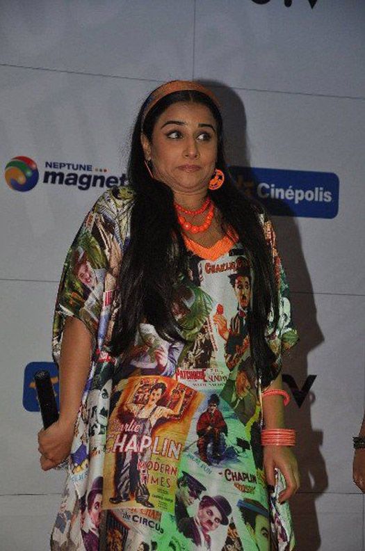 Bollywood Actors Caught Giving Funny Expressions