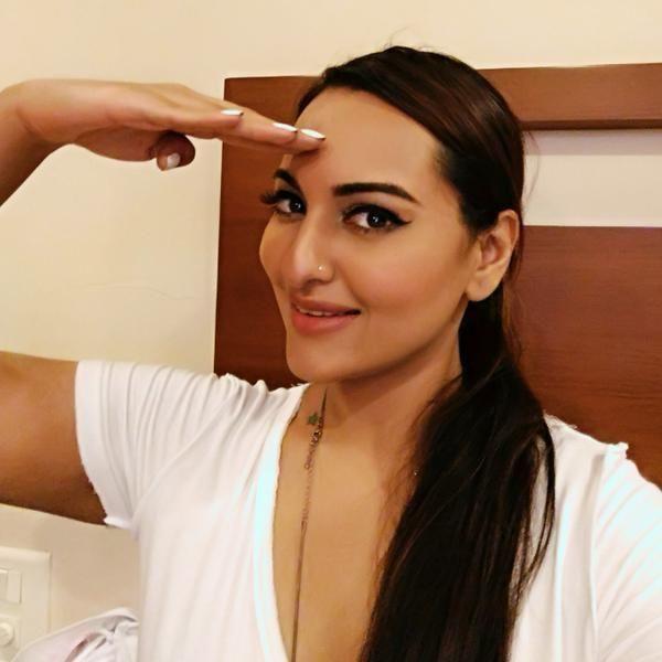 Celebrities Salute to the Indian Army Photos