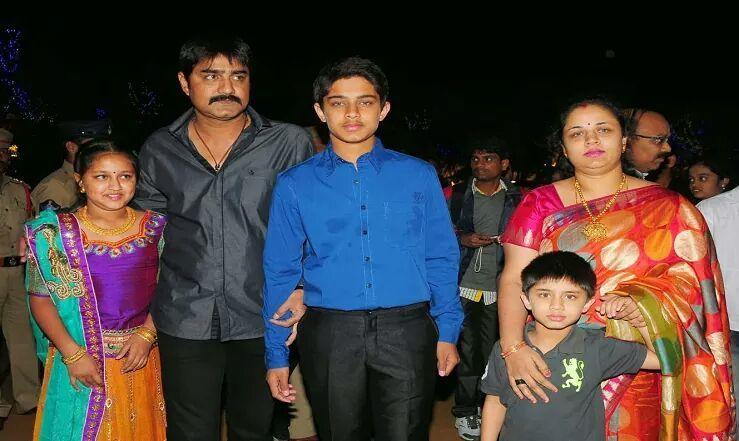 Celebrities with Family Members UNSEEN PHOTOS