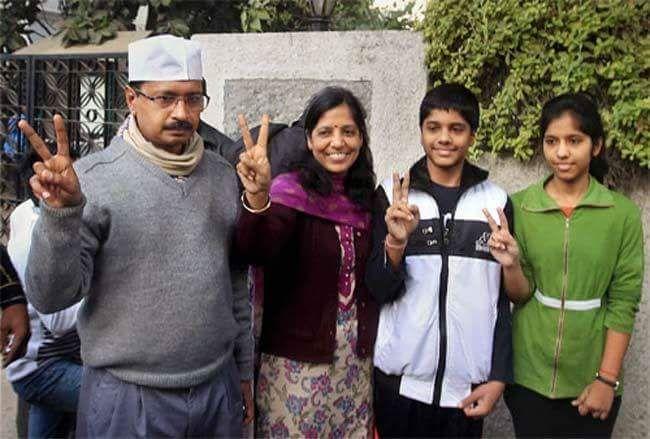 Celebrities with Family Members UNSEEN PHOTOS