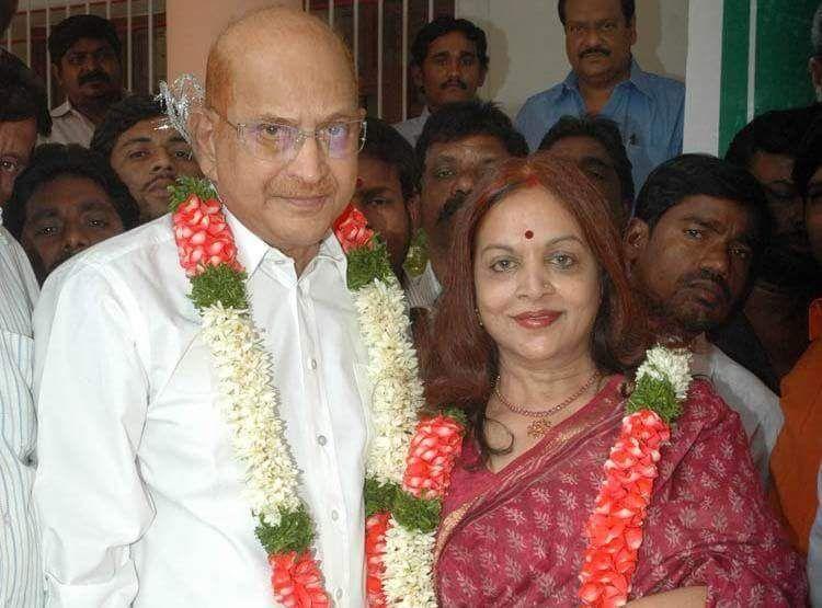 Celebrities with Family Members UNSEEN PHOTOS