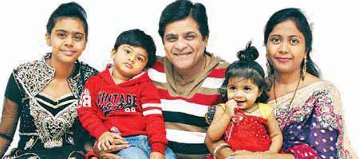 Celebrities with Family Members UNSEEN PHOTOS
