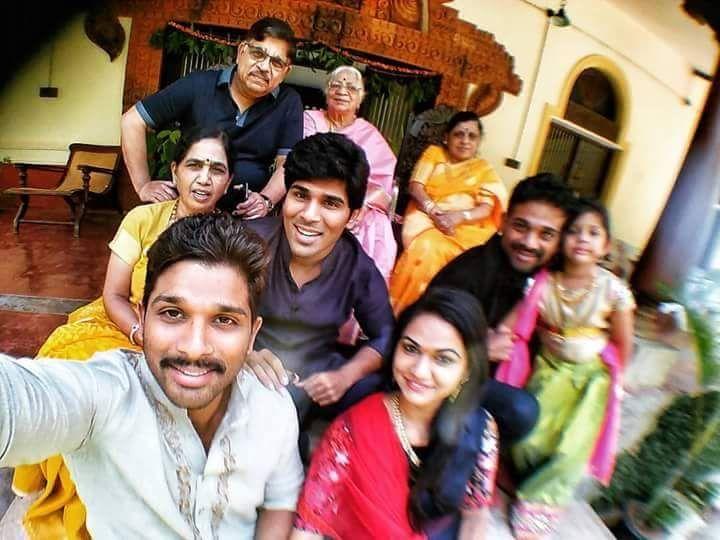 Celebrities with Family Members UNSEEN PHOTOS