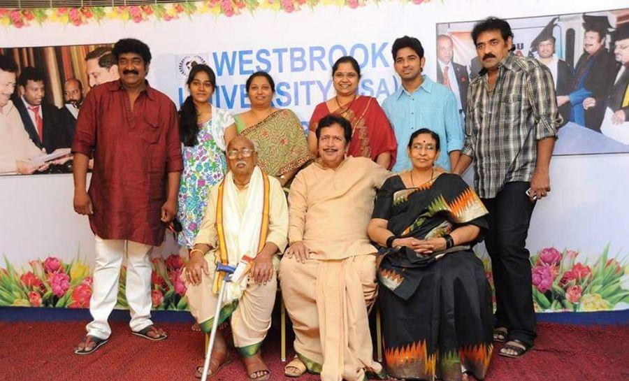 Celebrities with Family Members UNSEEN PHOTOS