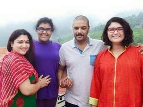 Celebrities with Family Members UNSEEN PHOTOS