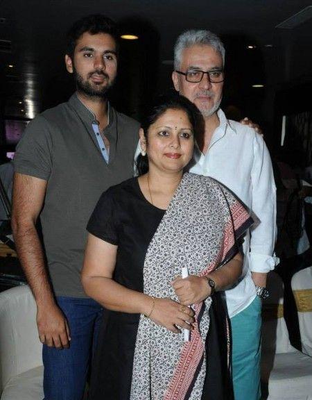 Celebrities With Family Unseen Pics