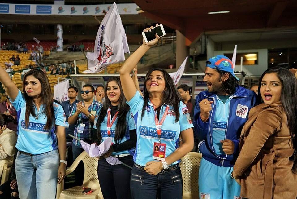  Celebrity Cricket League Pics