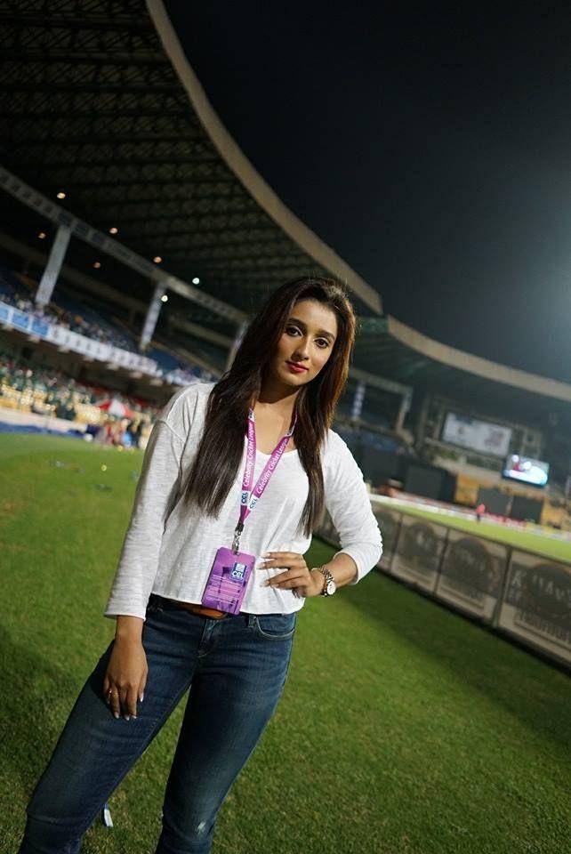  Celebrity Cricket League Pics
