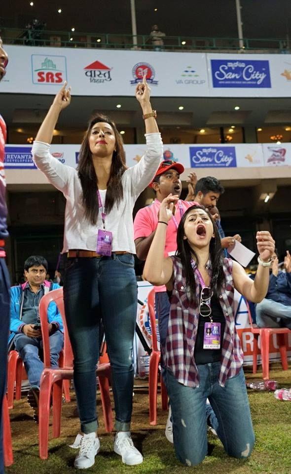  Celebrity Cricket League Pics