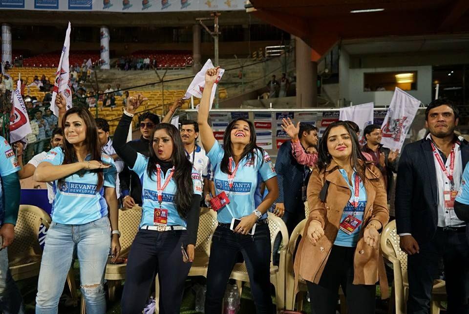  Celebrity Cricket League Pics