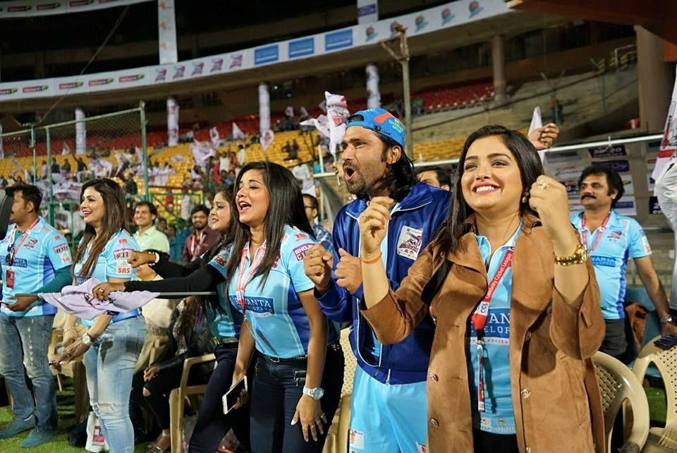  Celebrity Cricket League Pics