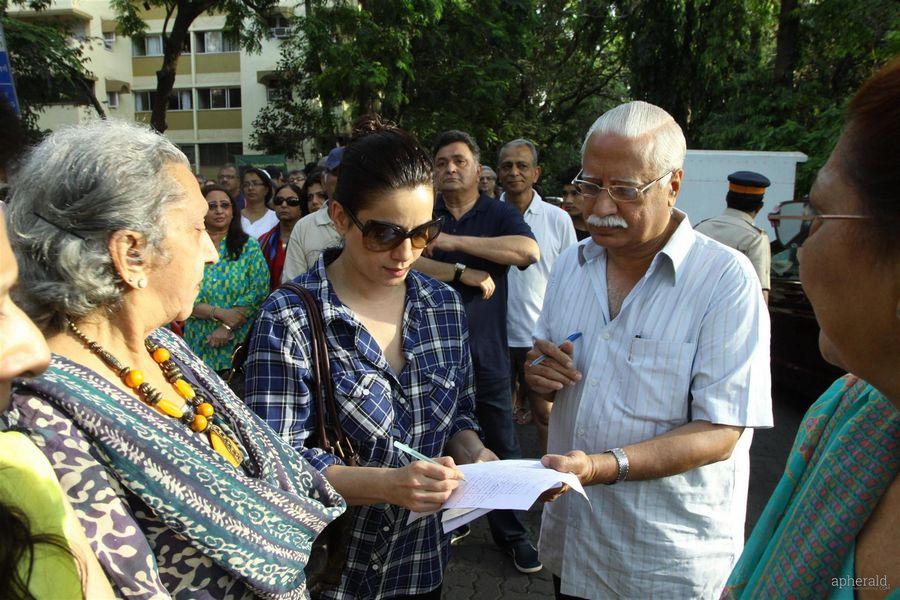 Celebs participate protests against BMC for giving Hawkers Zone