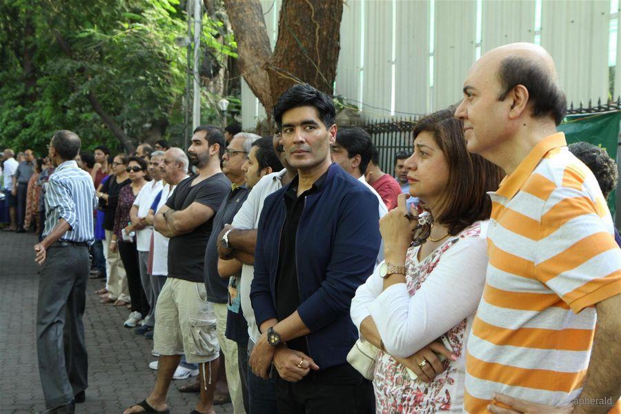 Celebs participate protests against BMC for giving Hawkers Zone