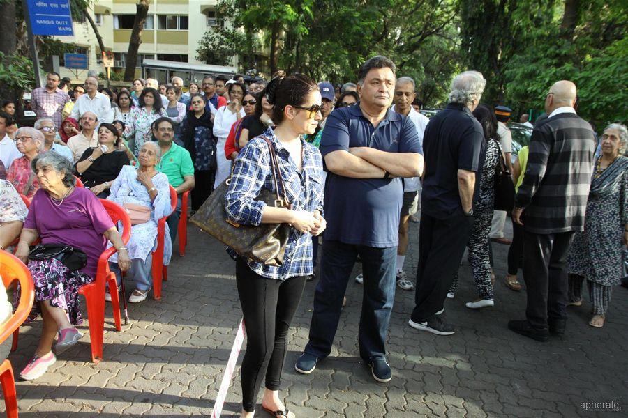 Celebs participate protests against BMC for giving Hawkers Zone