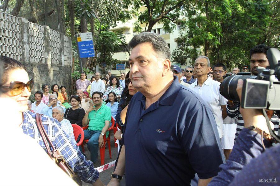 Celebs participate protests against BMC for giving Hawkers Zone