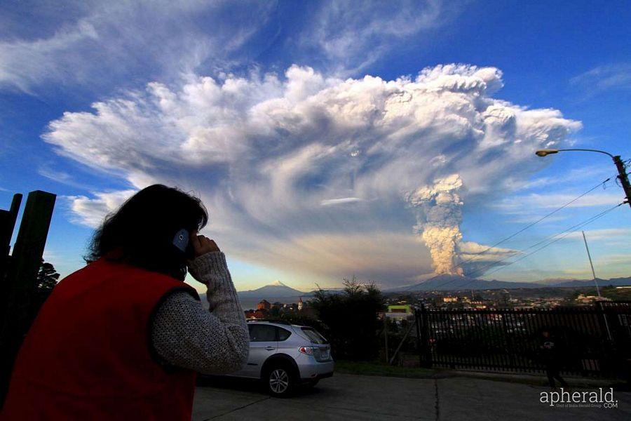 Chile  Calbuco Volcano Erupts photos