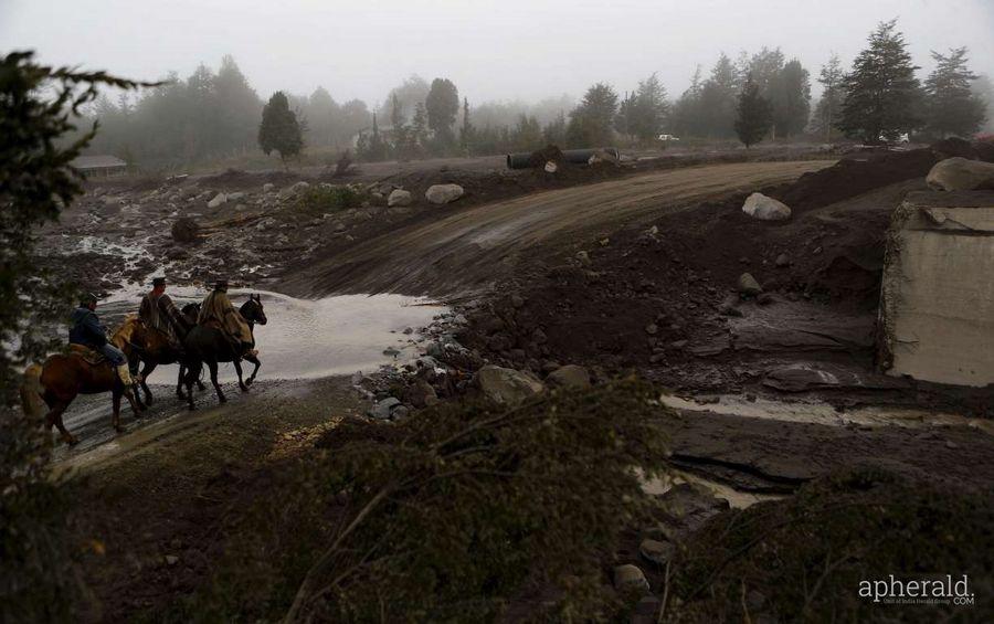Chile  Calbuco Volcano Erupts photos