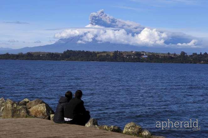 Chile  Calbuco Volcano Erupts photos