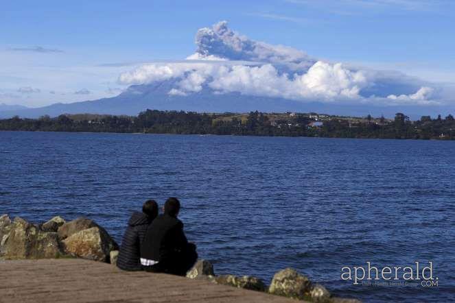 Chile  Calbuco Volcano Erupts photos