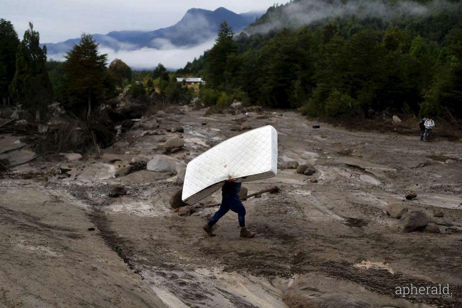 Chile  Calbuco Volcano Erupts photos