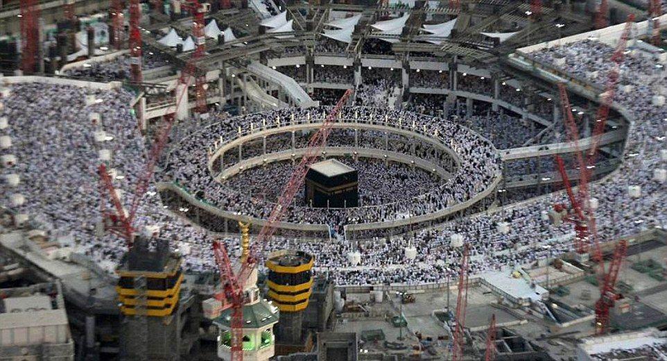 Crane Collapse at Mecca Grand Mosque Photos