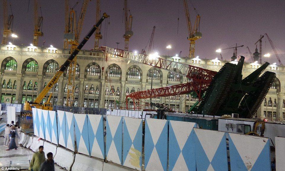 Crane Collapse at Mecca Grand Mosque Photos