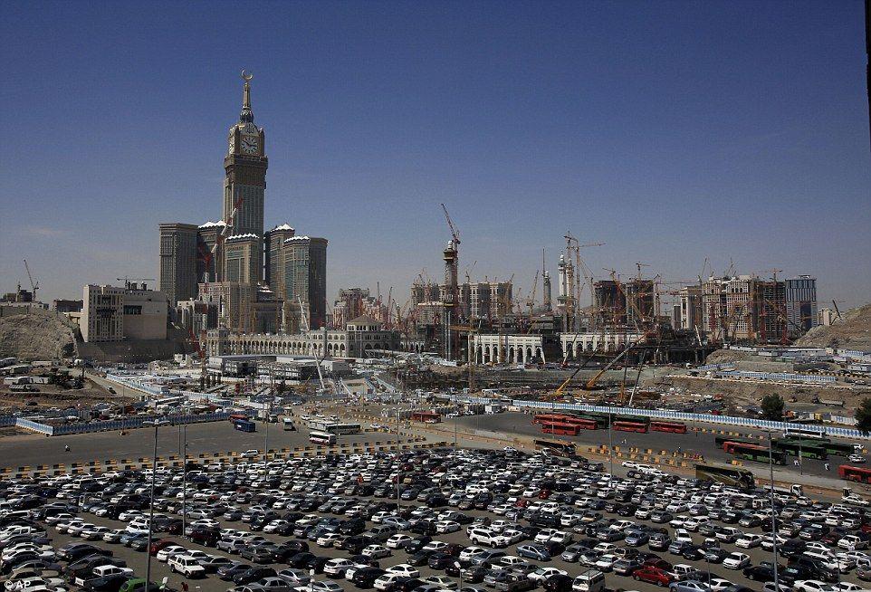 Crane Collapse at Mecca Grand Mosque Photos