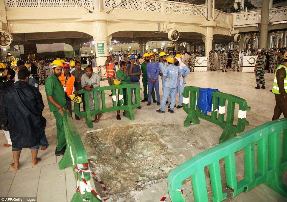 Crane Collapse at Mecca Grand Mosque Photos