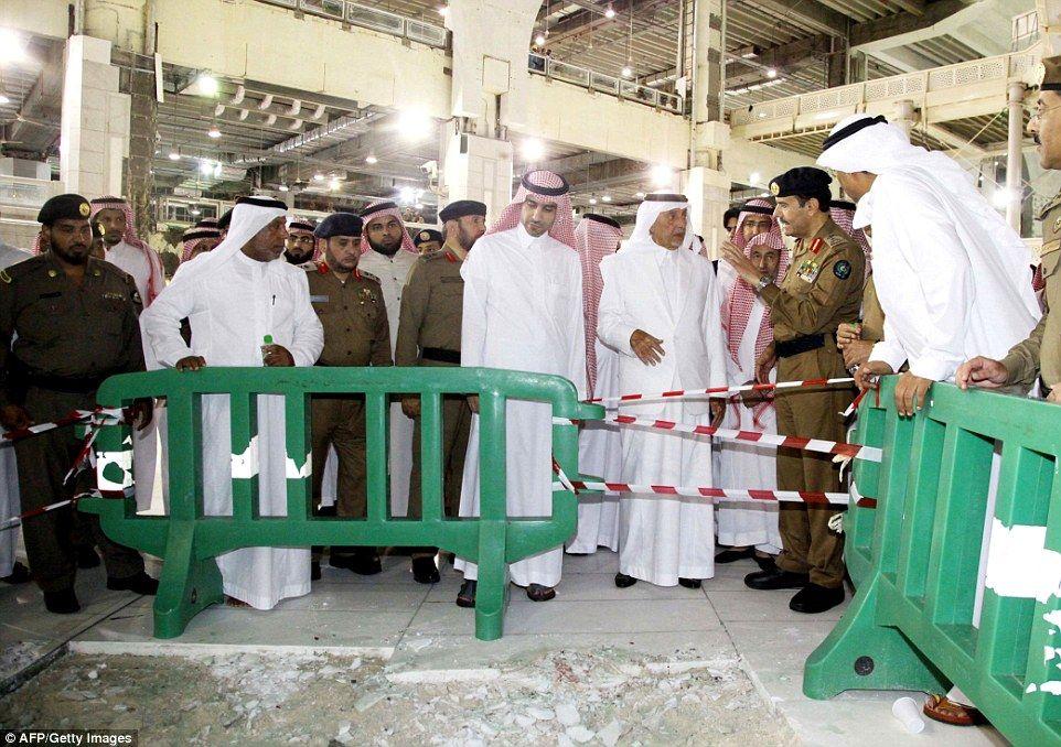 Crane Collapse at Mecca Grand Mosque Photos