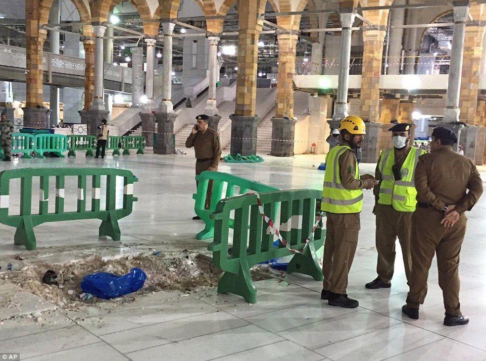 Crane Collapse at Mecca Grand Mosque Photos