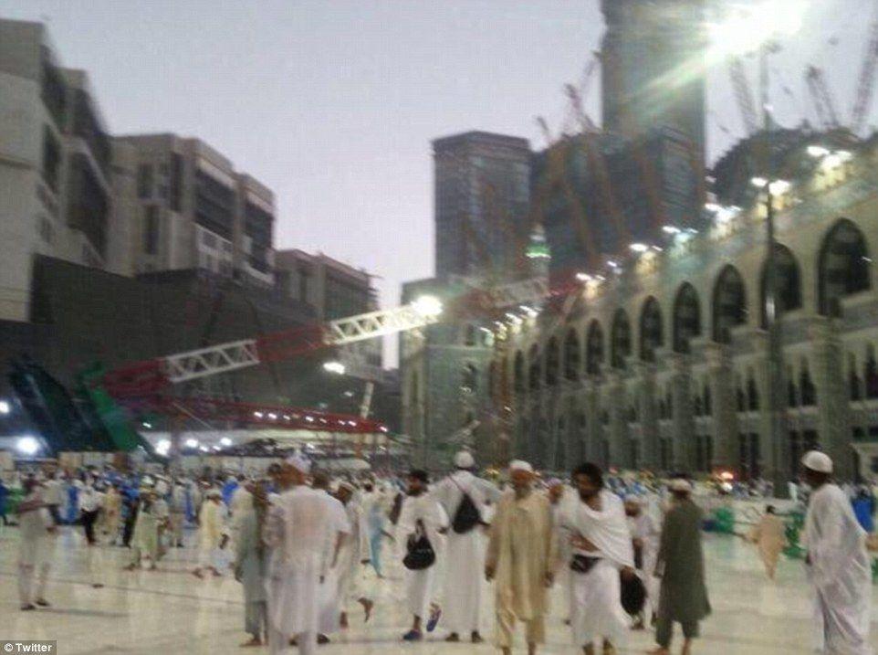 Crane Collapse at Mecca Grand Mosque Photos