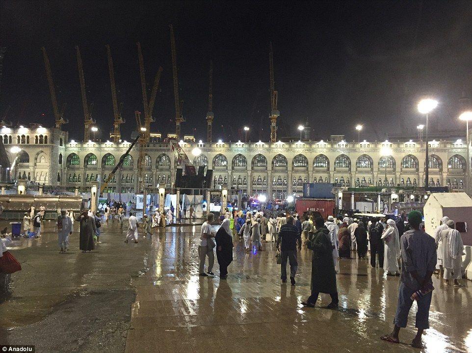 Crane Collapse at Mecca Grand Mosque Photos