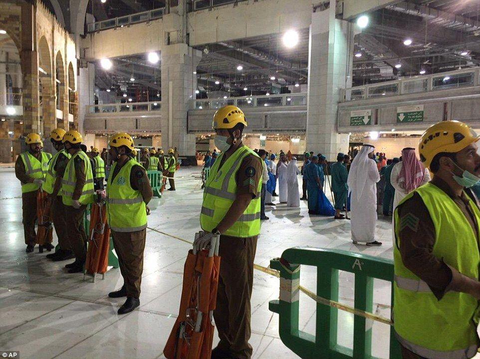 Crane Collapse at Mecca Grand Mosque Photos