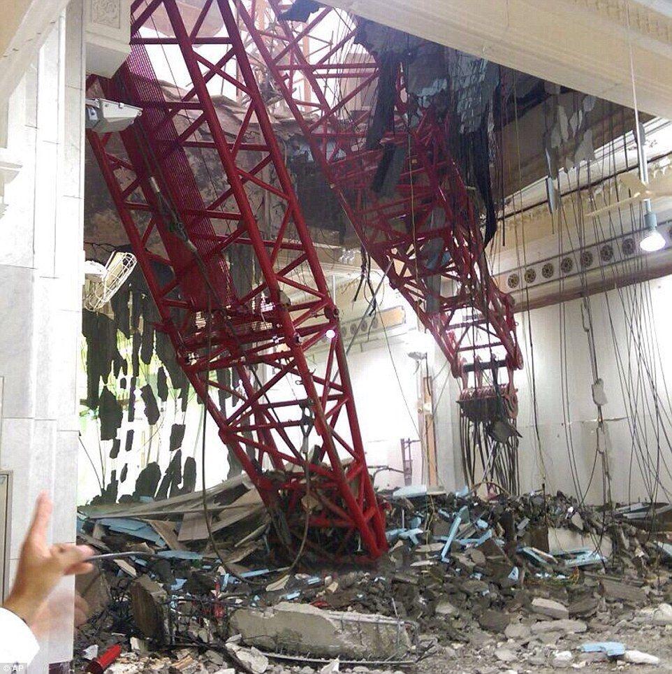 Crane Collapse at Mecca Grand Mosque Photos
