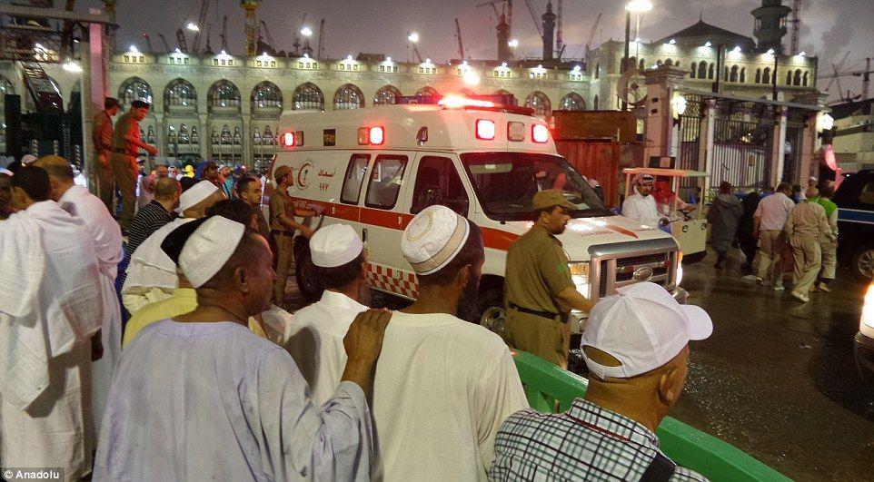 Crane Collapse at Mecca Grand Mosque Photos