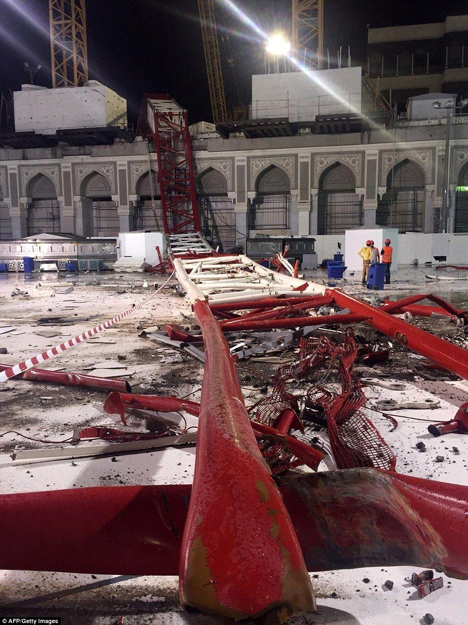 Crane Collapse at Mecca Grand Mosque Photos