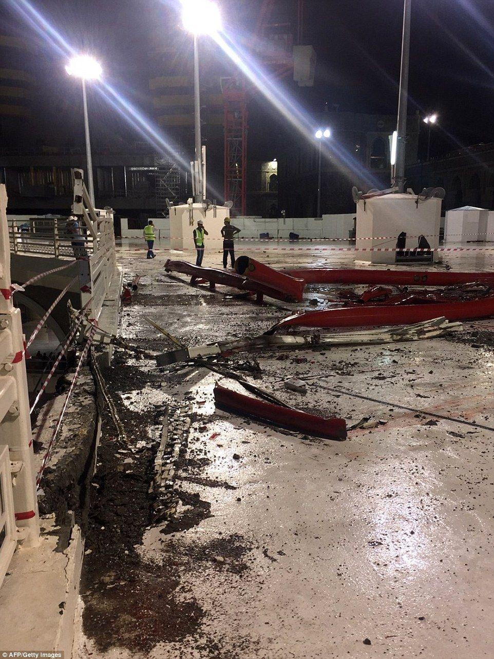 Crane Collapse at Mecca Grand Mosque Photos