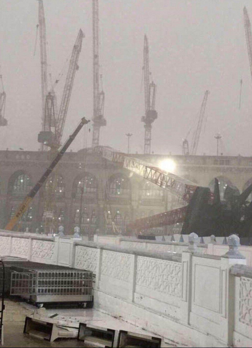 Crane Collapse at Mecca Grand Mosque Photos